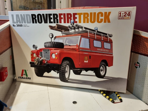 Land Rover Serie 3 Feuerwehrauto LHD/RHD 3660 Italeri Modellbausatz 1:24