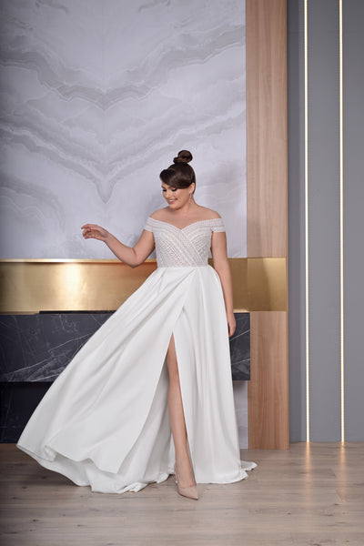 Plus Size Guide to Finding the Most Flattering Wedding Dress