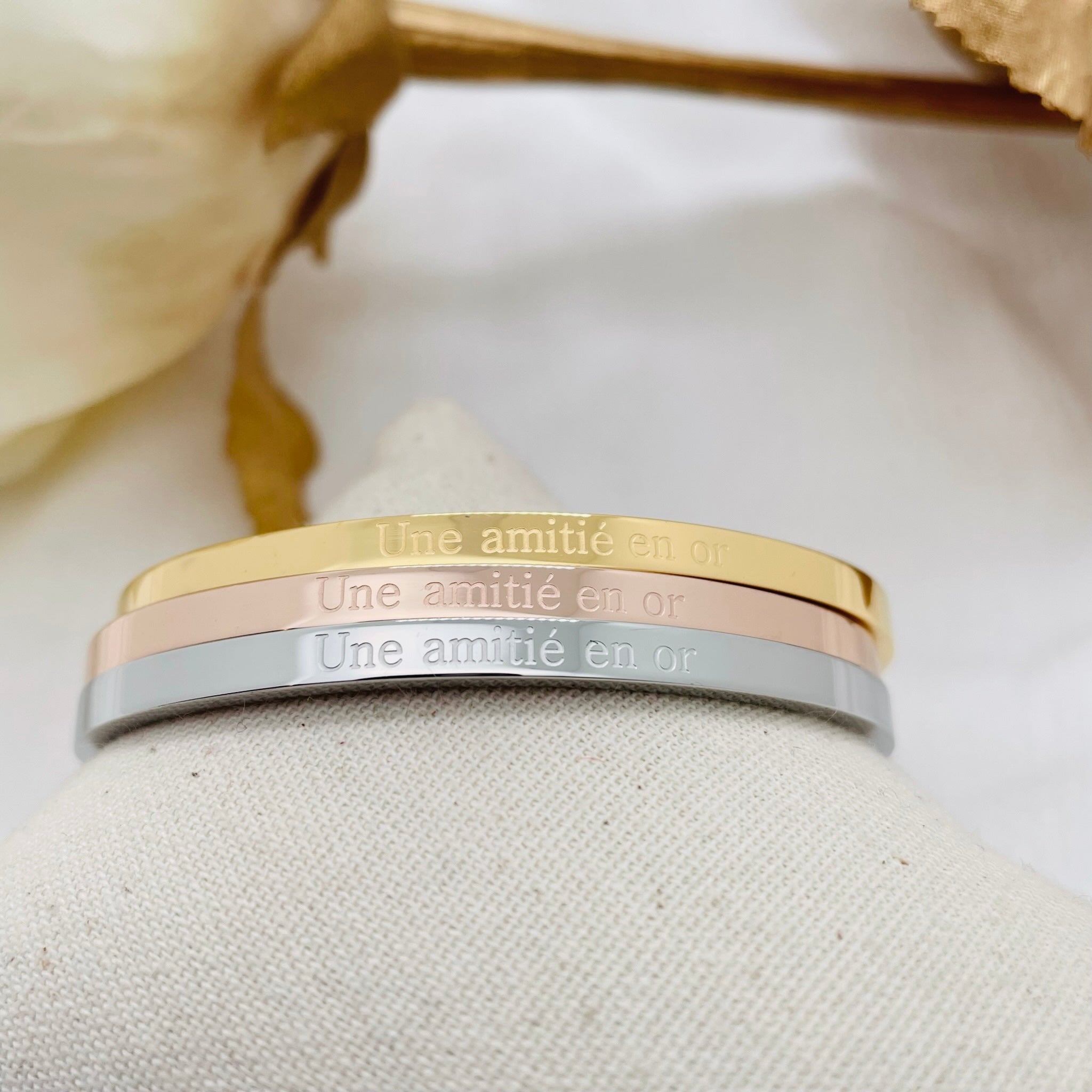 Bracelet message "UNE AMITIE EN OR"