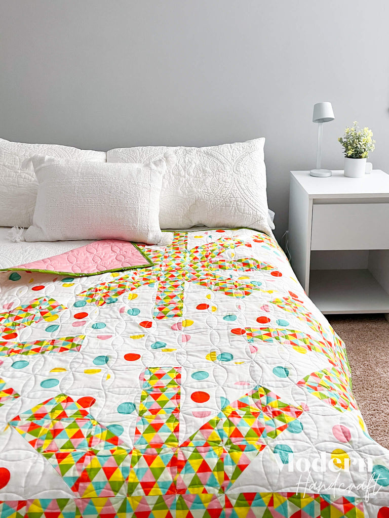 Asterisks Quilt - Le Mini Golf Version by Modern Handcraft