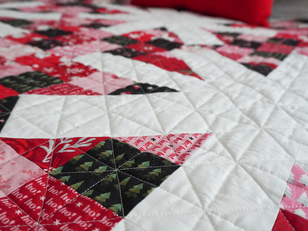 Asterisks Quilt / Holly Holidays Version - Modernhandcraft.com