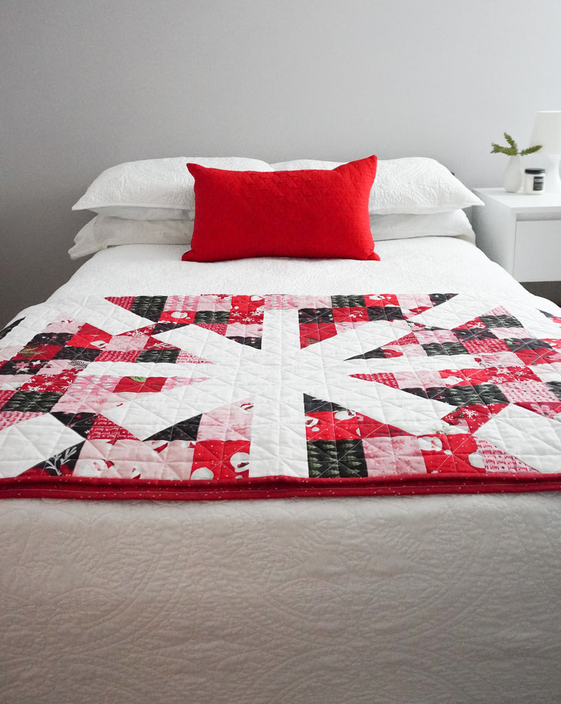 Asterisks Quilt / Holly Holidays Version - Modernhandcraft.com