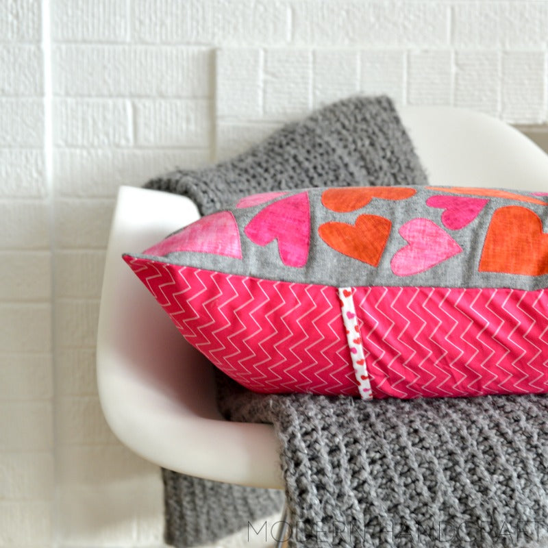 Hearts Applique Pillow / Tutorial - Modernhandcraft.com