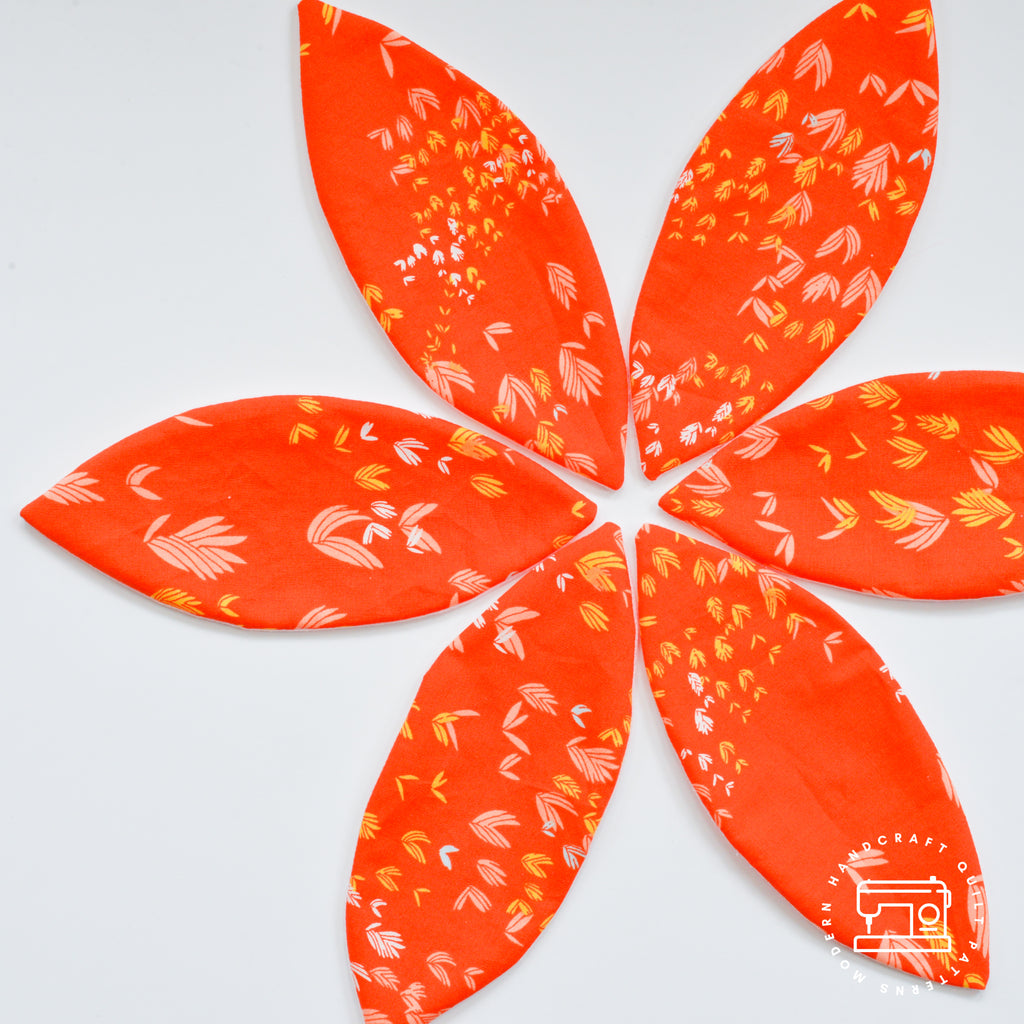 Orange Peel Flower Pillows / Tutorial - Modernhandcraft.com