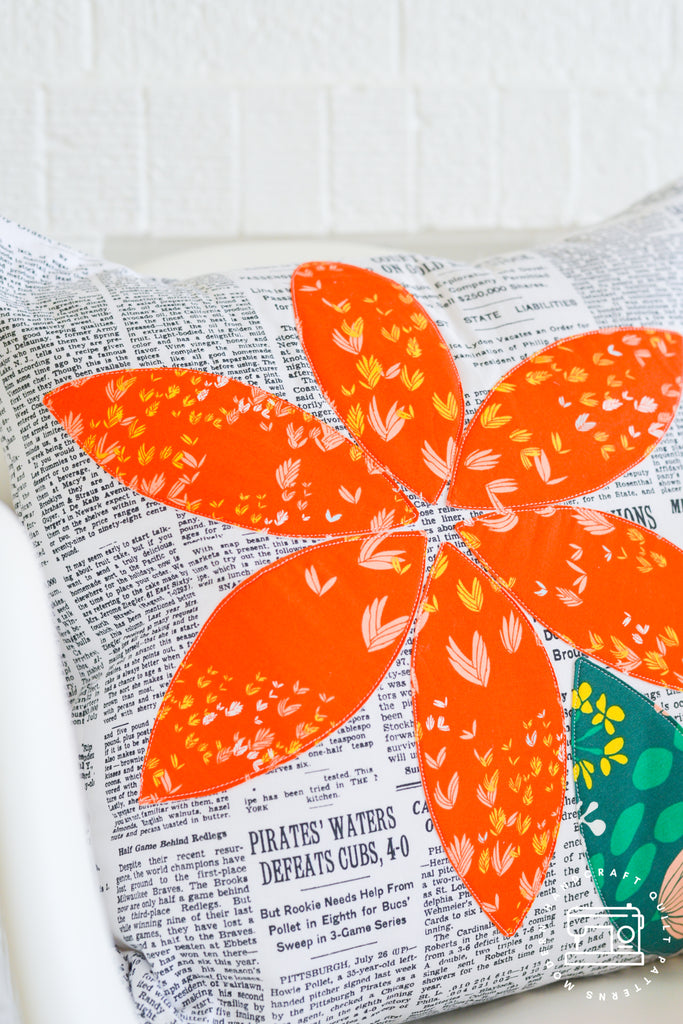 Orange Peel Flower Pillows / Tutorial - Modernhandcraft.com