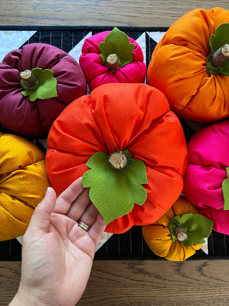  Fabric Pumpkins / Tutorials - Modernhandcraft.com