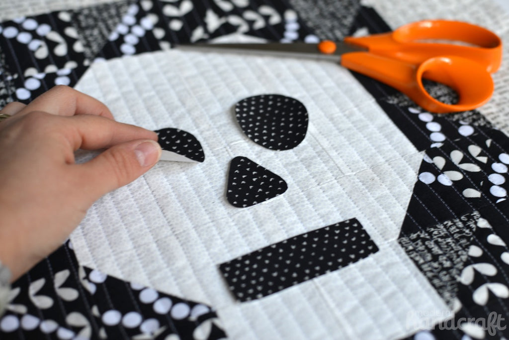 Quilted Skull Pillow / Tutorial - Modernhandcraft.com