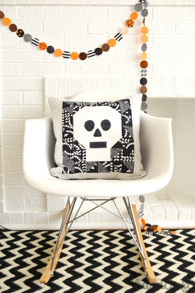 Quilted Skull Pillow / Tutorial - Modernhandcraft.com