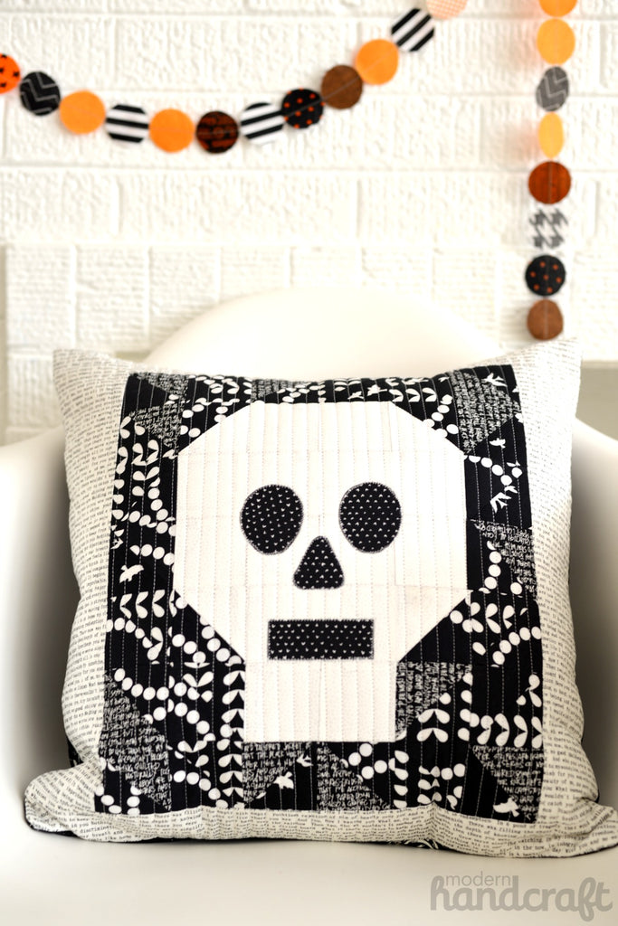 Quilted Skull Pillow / Tutorial - Modernhandcraft.com