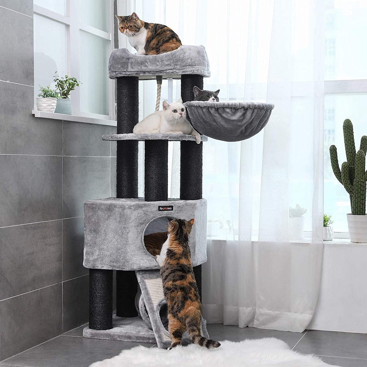 kunstmest Kwelling Moeras Kattenboom - 141 cm - Kattenbak - Klimpaal - Krabpaal voor Katten - Si –  Soof & Tess - Eetkamerstoelen, Woonkamermeubels en meer!