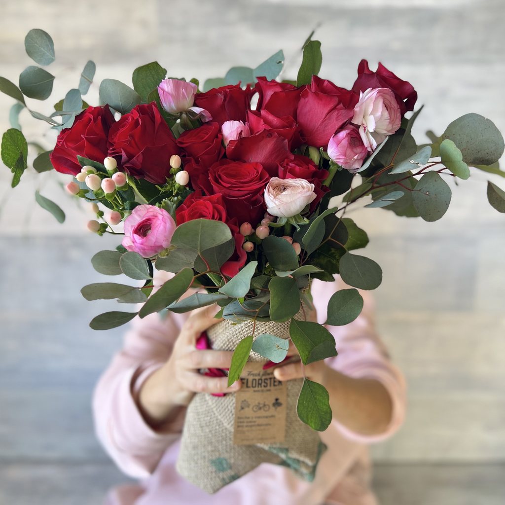 Ramo 11 rosas rojas a domicilio. Envío gratis. – Florbox Flores a domicilio