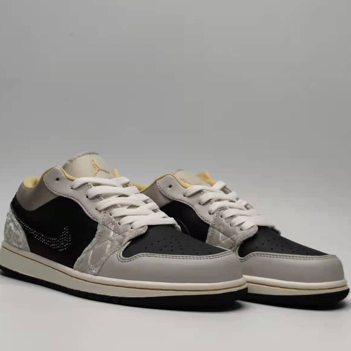 NIKE AJ1 low-top black and gray satin casual sneakers