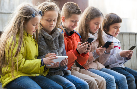 kids using phone_CATH