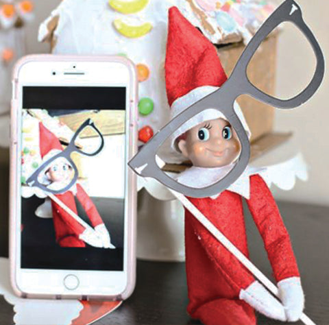 Elf taking a selfie