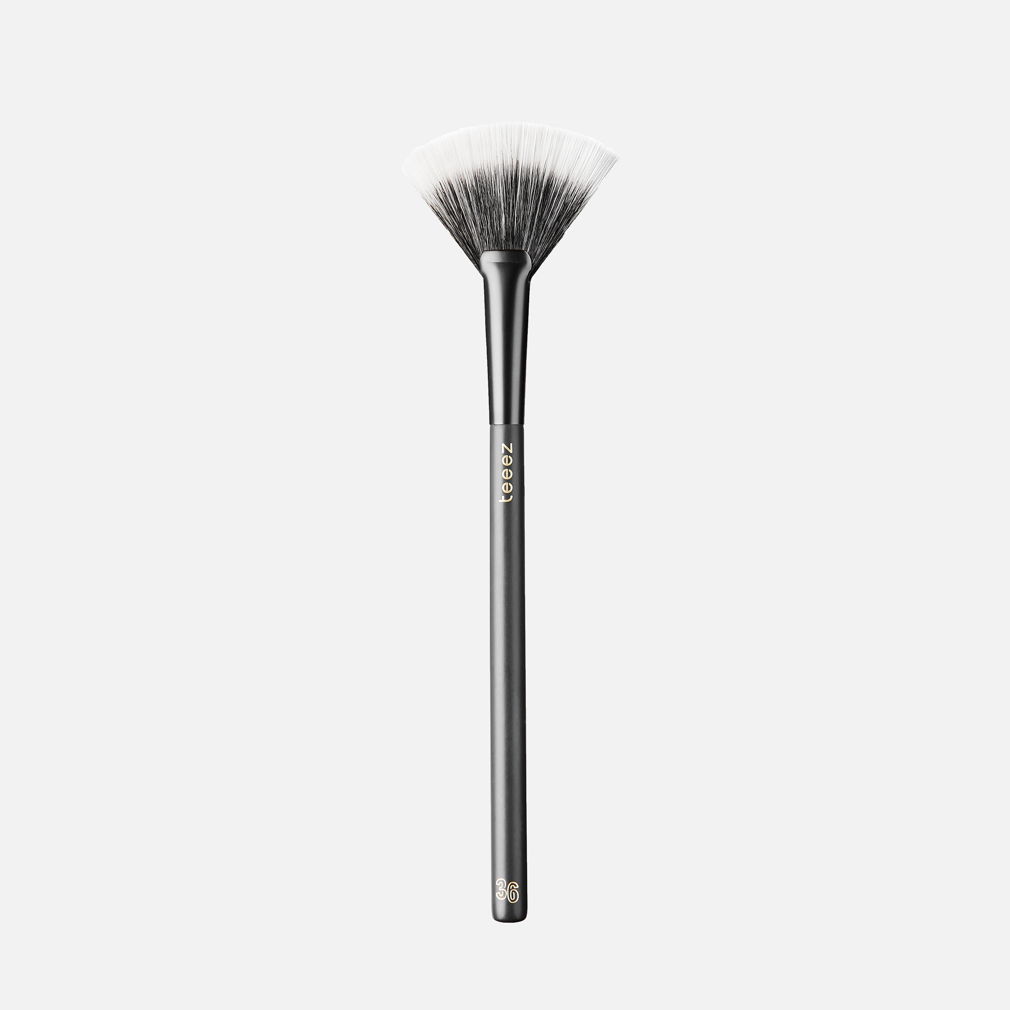 Angled Blush Contour Brush - Vegan – Bath Accessories Co.