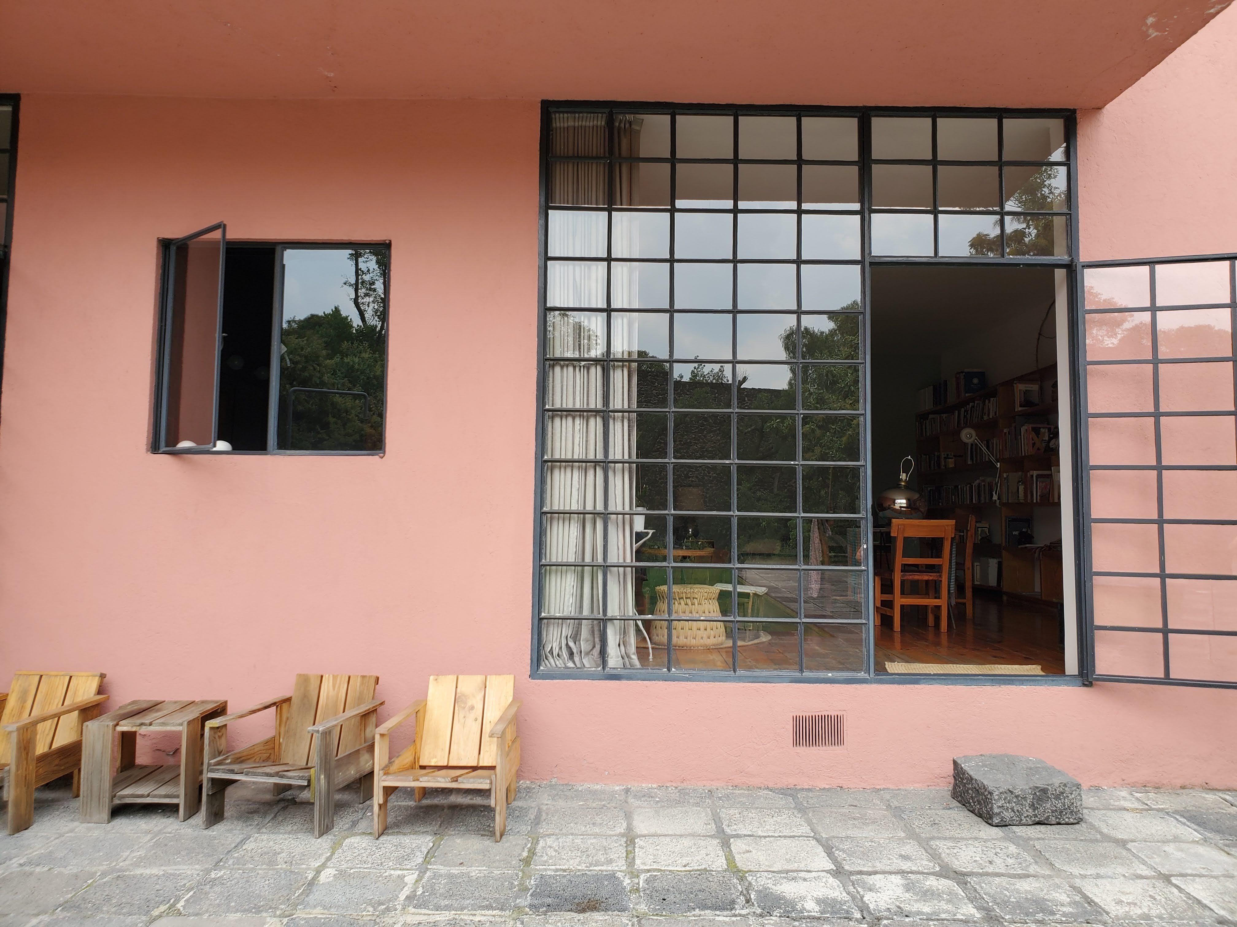 pink exterior of casa pedregal by luis barragan in mexico city