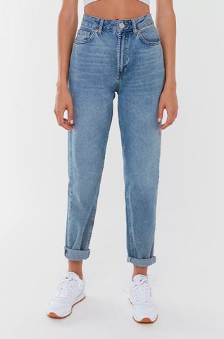 12 Best Mom Jeans (2021 Guide)