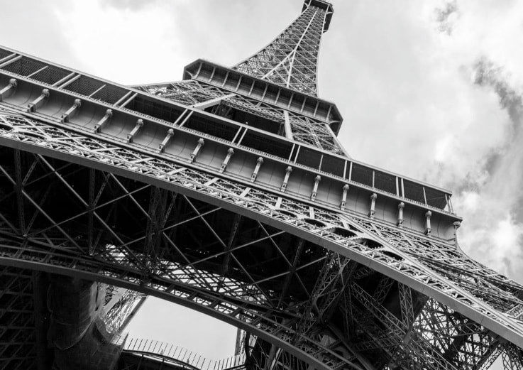 Black and white of the Eiffel tower