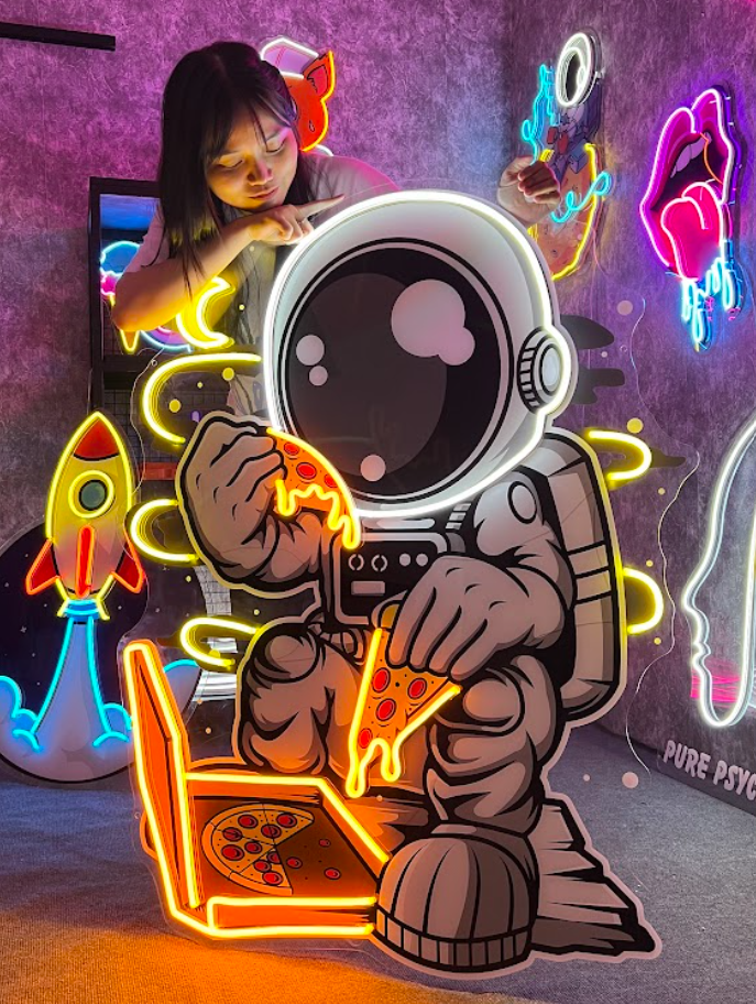 Astronaut Eating Pizza Artwork Led Neon Sign Light