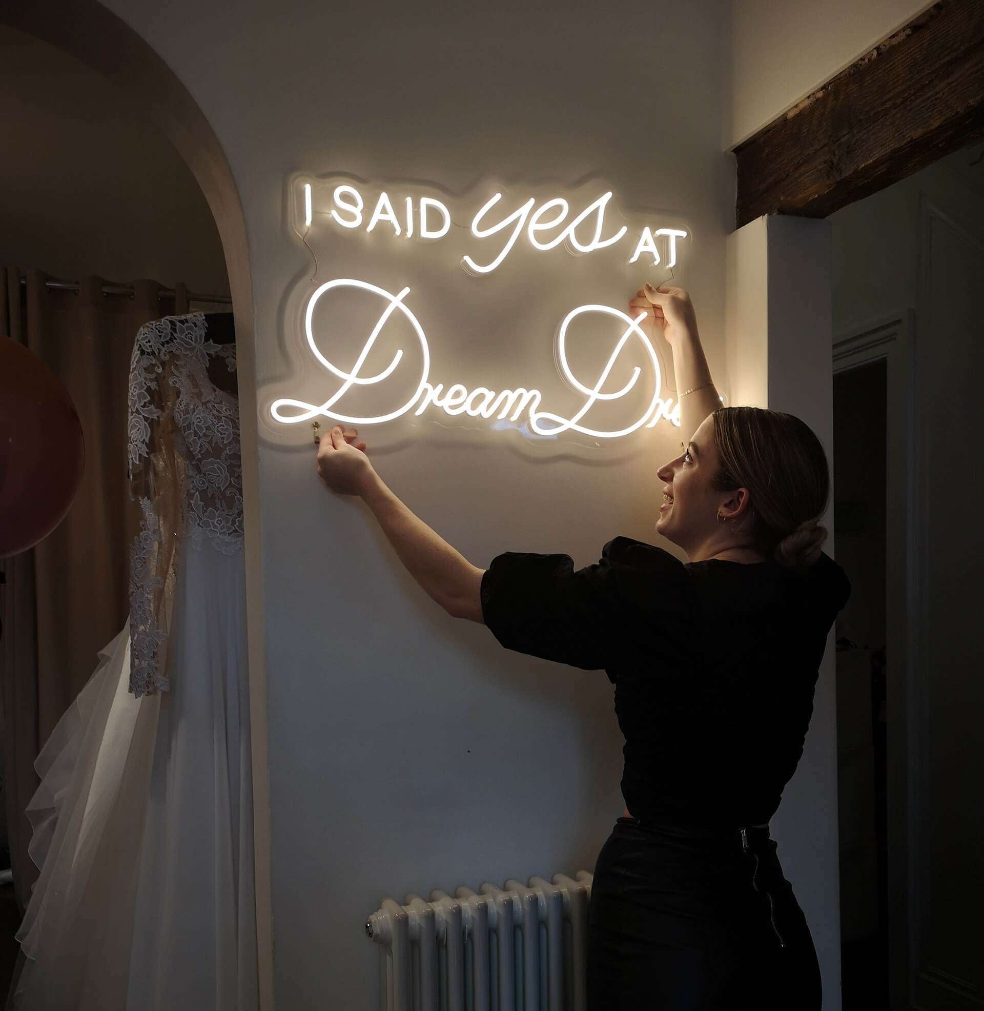 Let’s make the most energy-saving choices when using neon LED signs