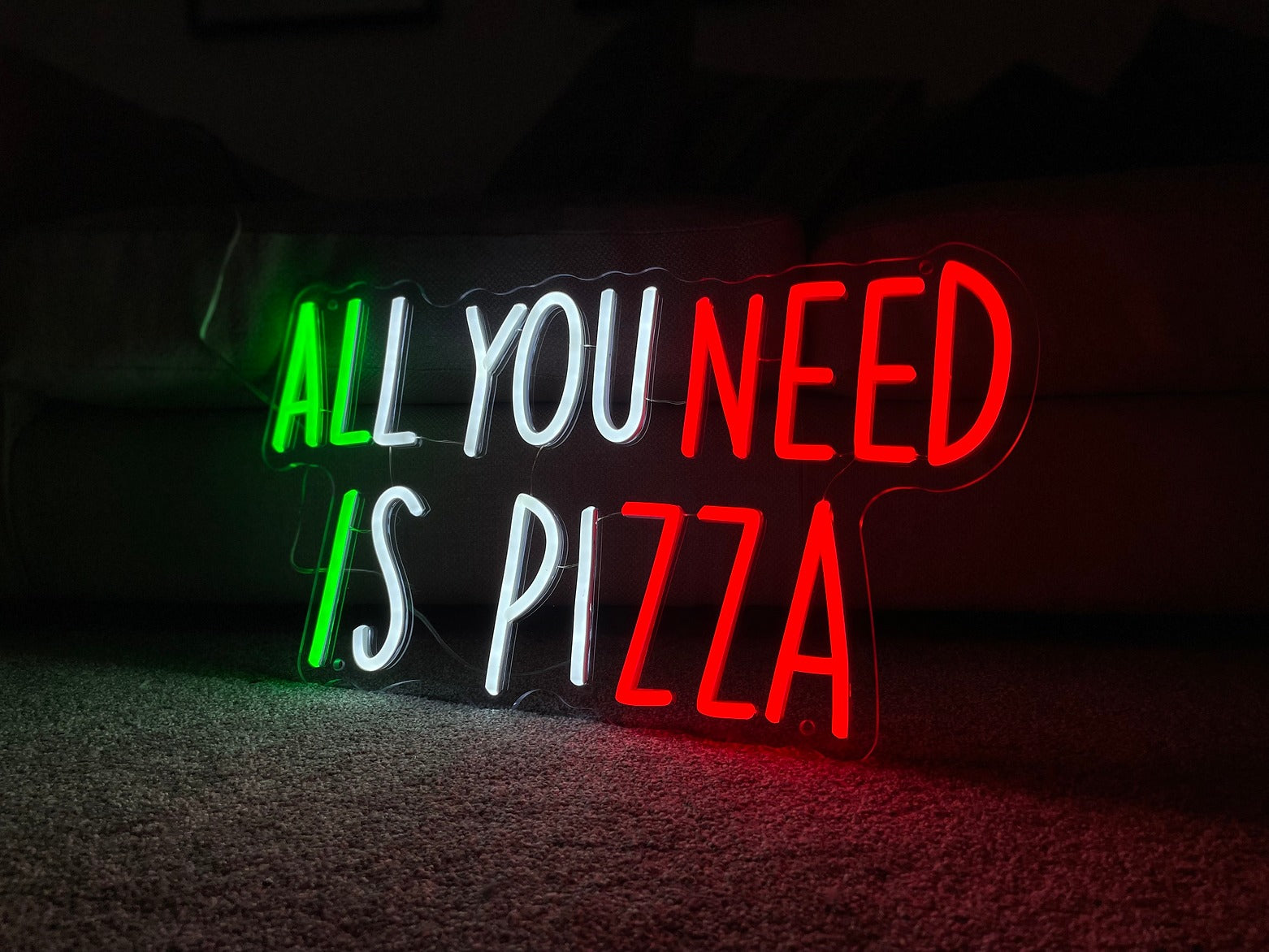  Pizza neon light for a joyful touch