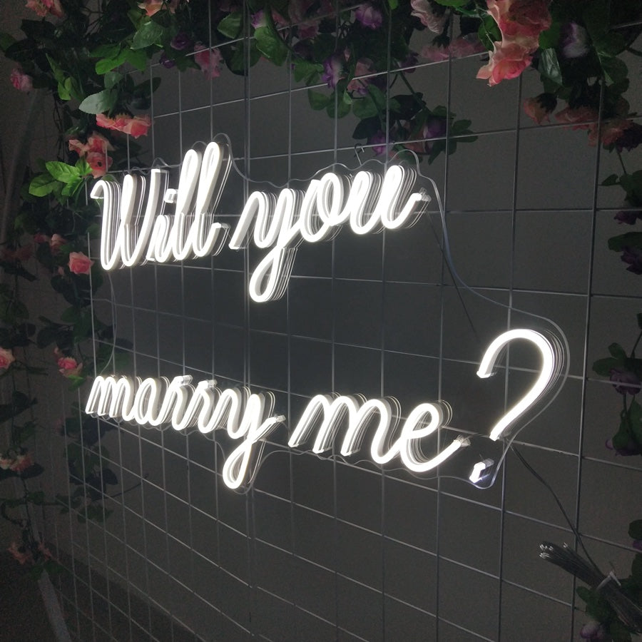 Using a glorious neon sign to propose to your soon-to-be spouse 