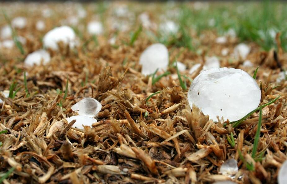 cómo-afecta-el-granizo-a-los-paneles-solares