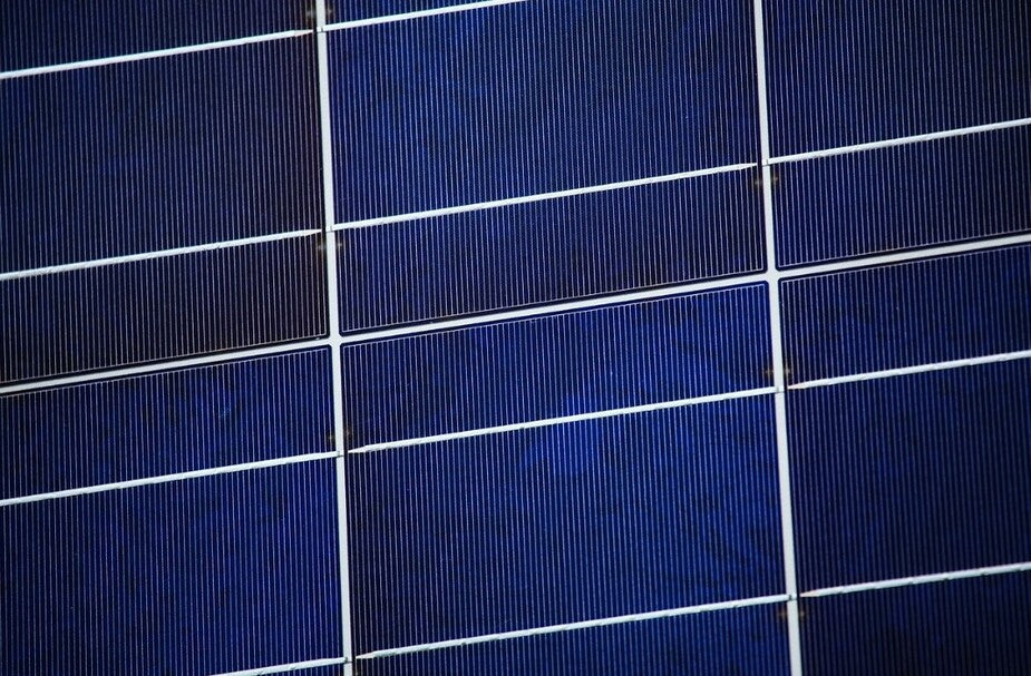 detalle de celdas solares de una placa solar