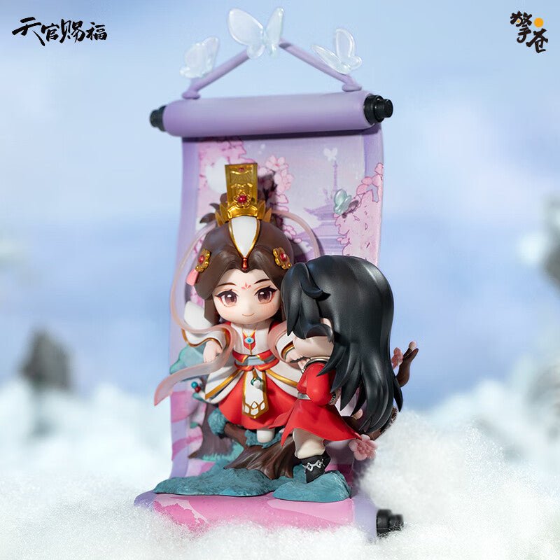 Xian Yue Fu Hui Hua Cheng chibi là những tác phẩm nghệ thuật xuất sắc với các nhân vật được chuyển thể từ bộ truyện trực tuyến nổi tiếng. Với màu sắc tươi sáng và hình dáng đáng yêu, chúng gần như lôi cuốn được tất cả các fan của thể loại này. Chỉ cần một cái nhìn qua các hình ảnh này, bạn sẽ chắc chắn thích thú và muốn sở hữu chúng ngay lập tức.