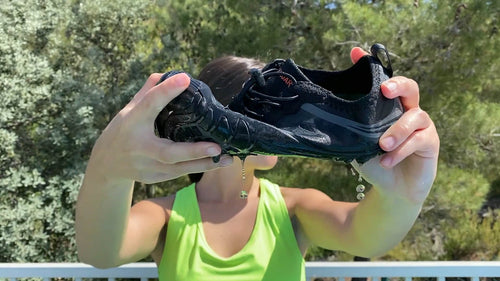 Gracias a @ainagilabert por el vídeo que nos muestra cómo funcionan  perfectamente los zapatos de agua SAGUARO! 💙 . . . #saguaro…
