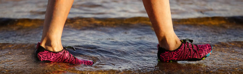 5 escarpines para caminar por rocas en el agua: playa, snorkel