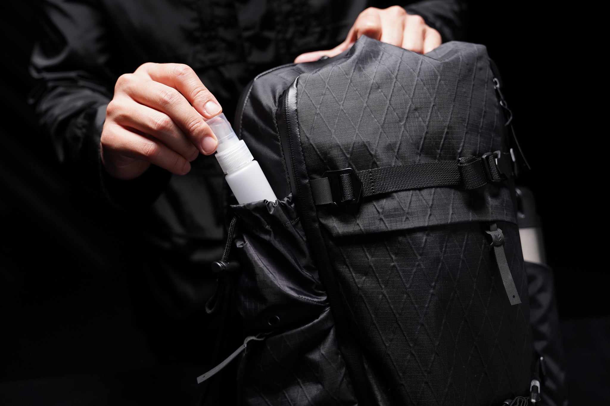 X-TYPE-Backpack drawstring pockets can be put into alcohol bottles (no objects afraid of water)