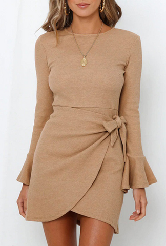 Round neck knitted bodycon dress above knee with Bowknot style
