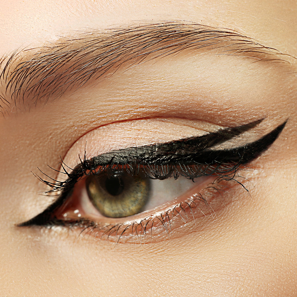 woman with a double wing eye liner