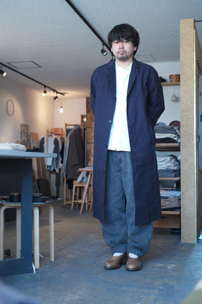 コート　yohaku / バフクロスロングジャケット / size3　シャツ　MITTAN / 岡崎木綿シャツ 白 SH-62 / size3　パンツ　MITTAN / 亜麻苧麻ロングパンツ PT-13 炭 / size3