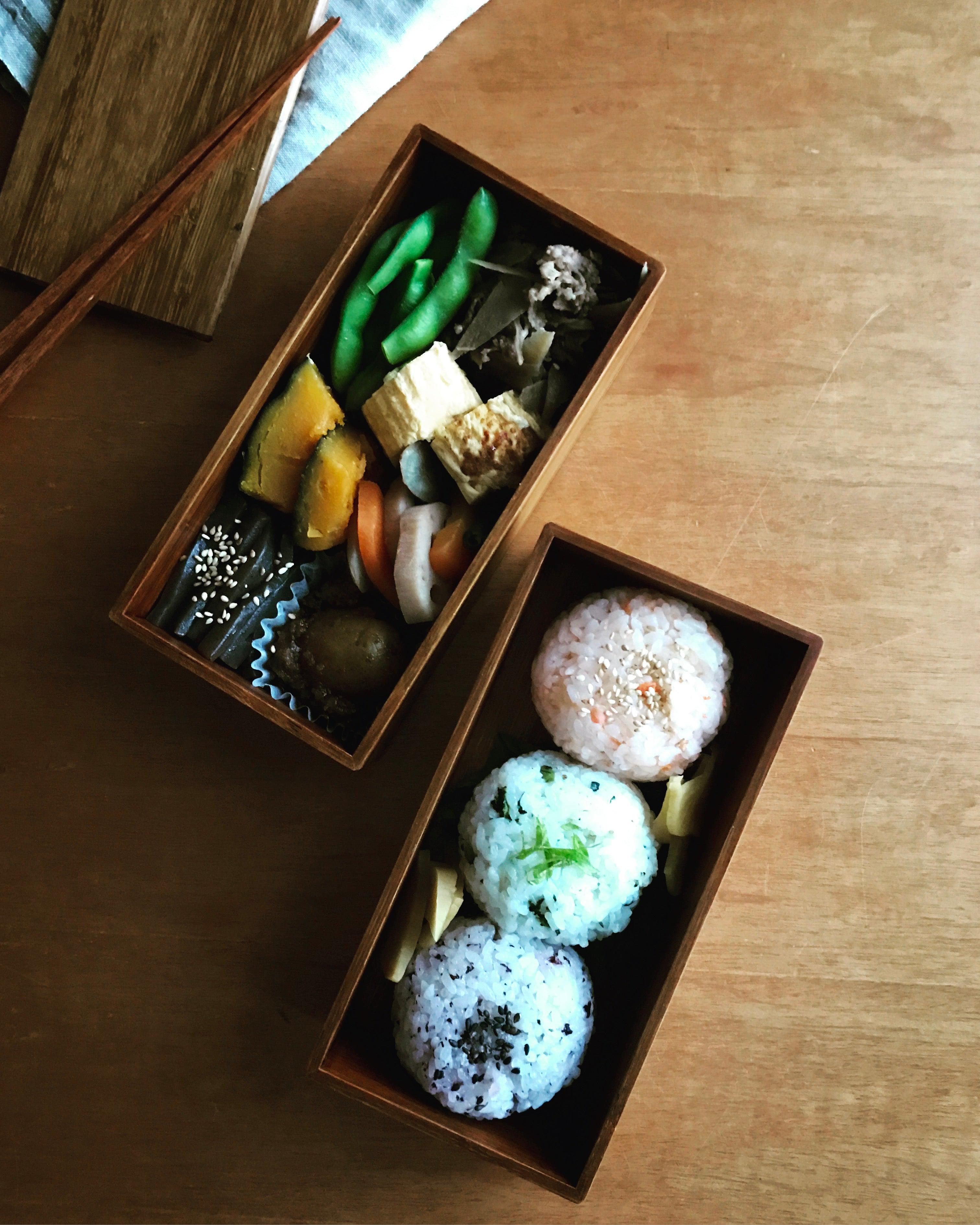 2-tier bento box made of yosetake bamboo wipe lacquer