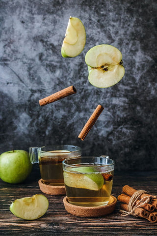 Apples with cinnamon