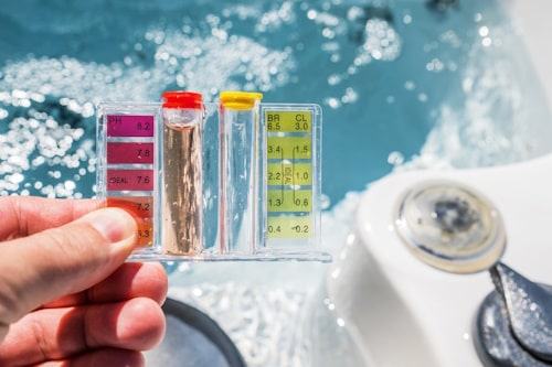 Measurement of chlorinated pools pH level