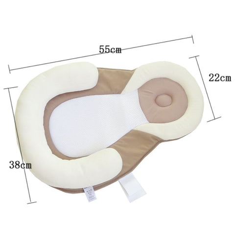 Bébés et syndrome de la tête plate : les coussins de tête divisent