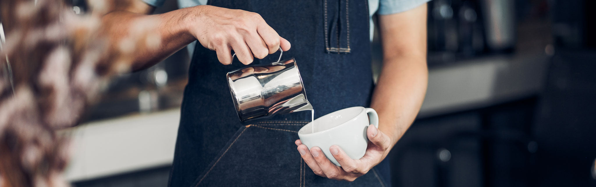 brista pouring a cappuccio