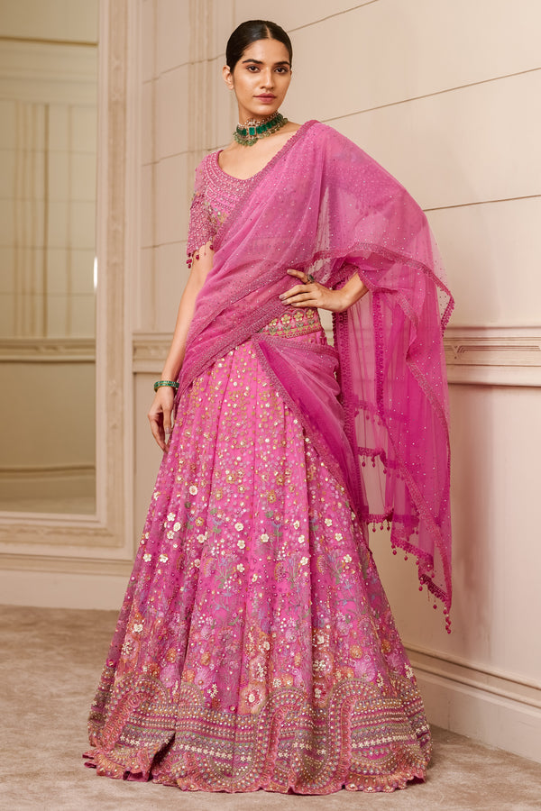 30 Georgeous ways to drape & style your Lehenga Saree