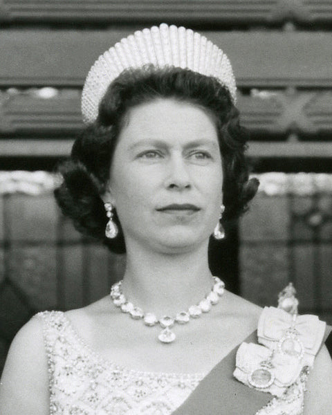 Queen Elizabeth II in 1963 wearing the Coronation Necklace and Pendant, with the Coronation Earrings.