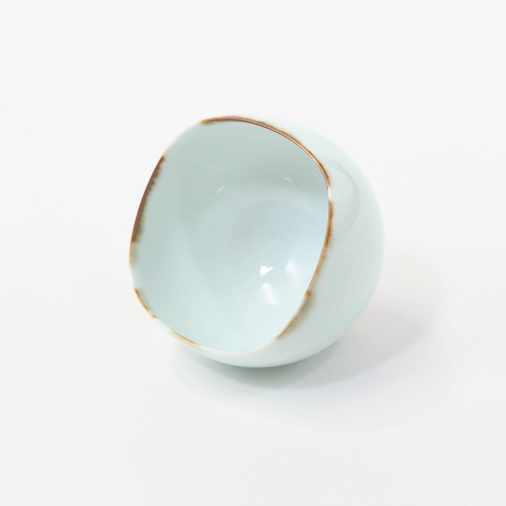 Akio Hyakuta, Arita ware, white porcelain, blue white porcelain, celadon, popular artist, ceramics, porcelain, guiguri, guigami, ochoco