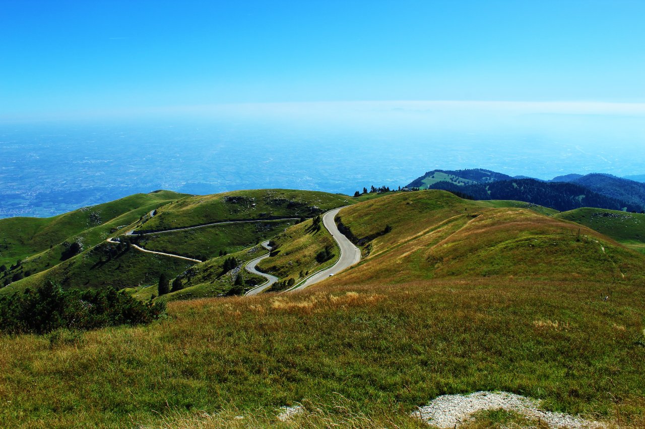 Pove del Grappa, vista sui tornanti