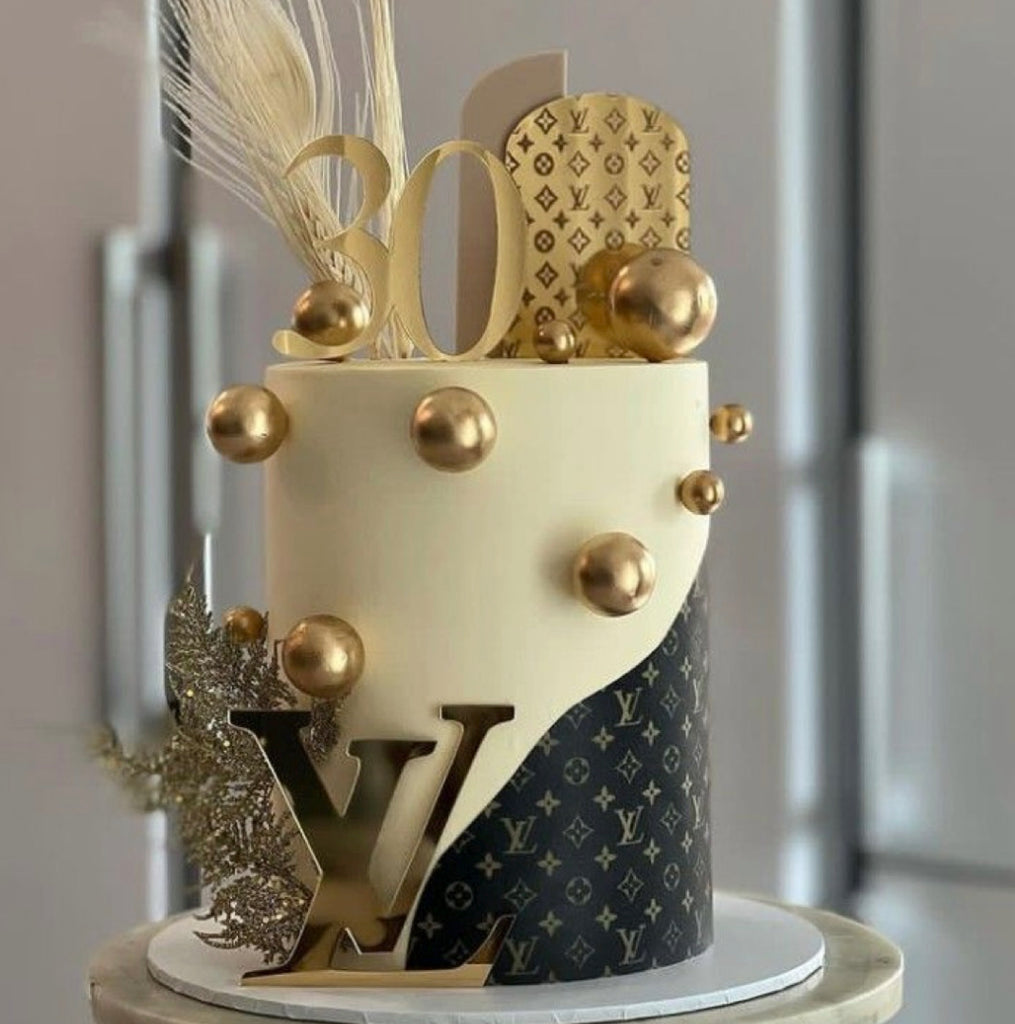 Louis Vuitton LV Logo Birthday Cake  Louis vuitton cake, Louis vuitton  birthday, Gucci cake