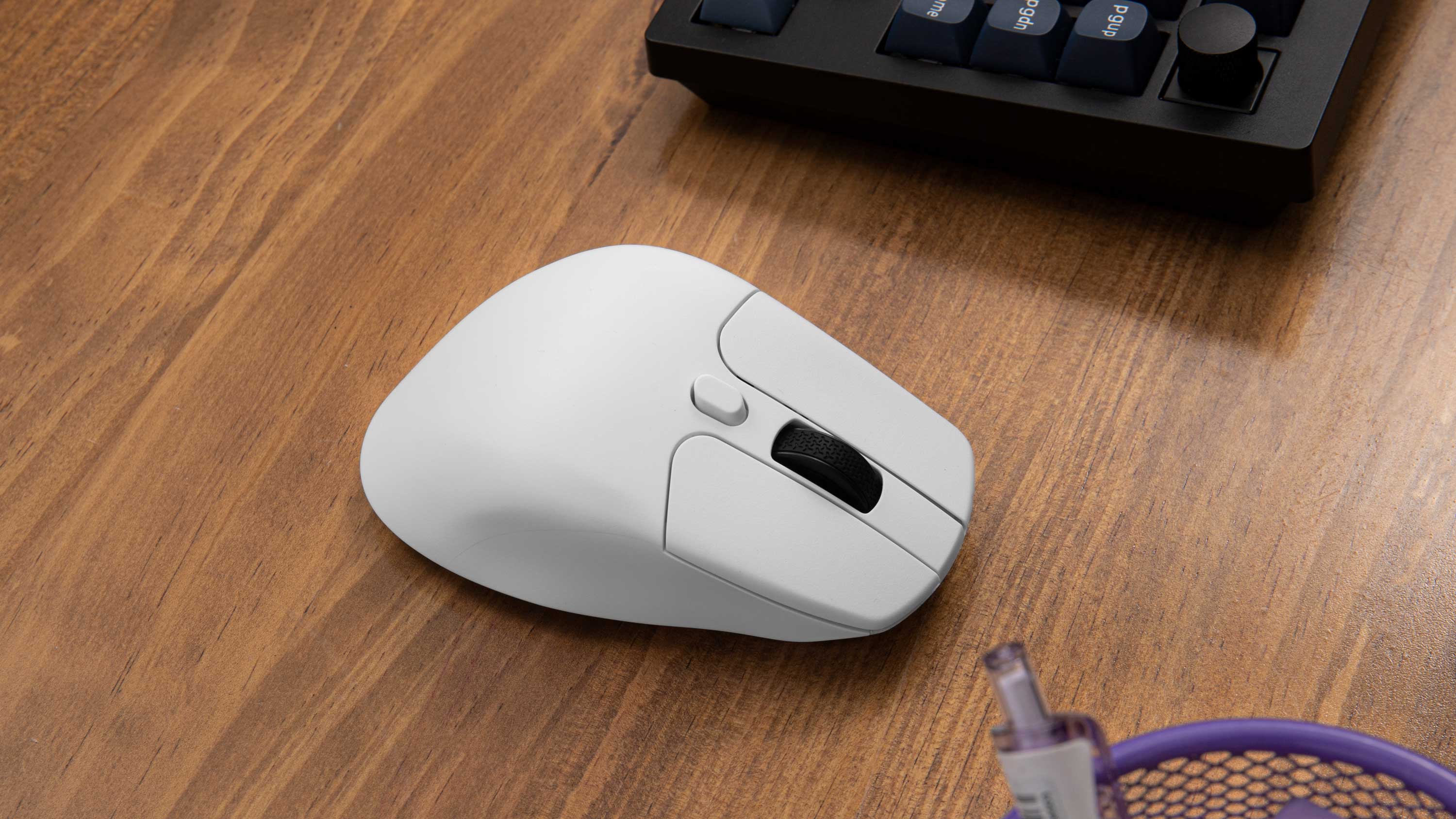 Lightweight of Keychron M6 Wireless Mouse