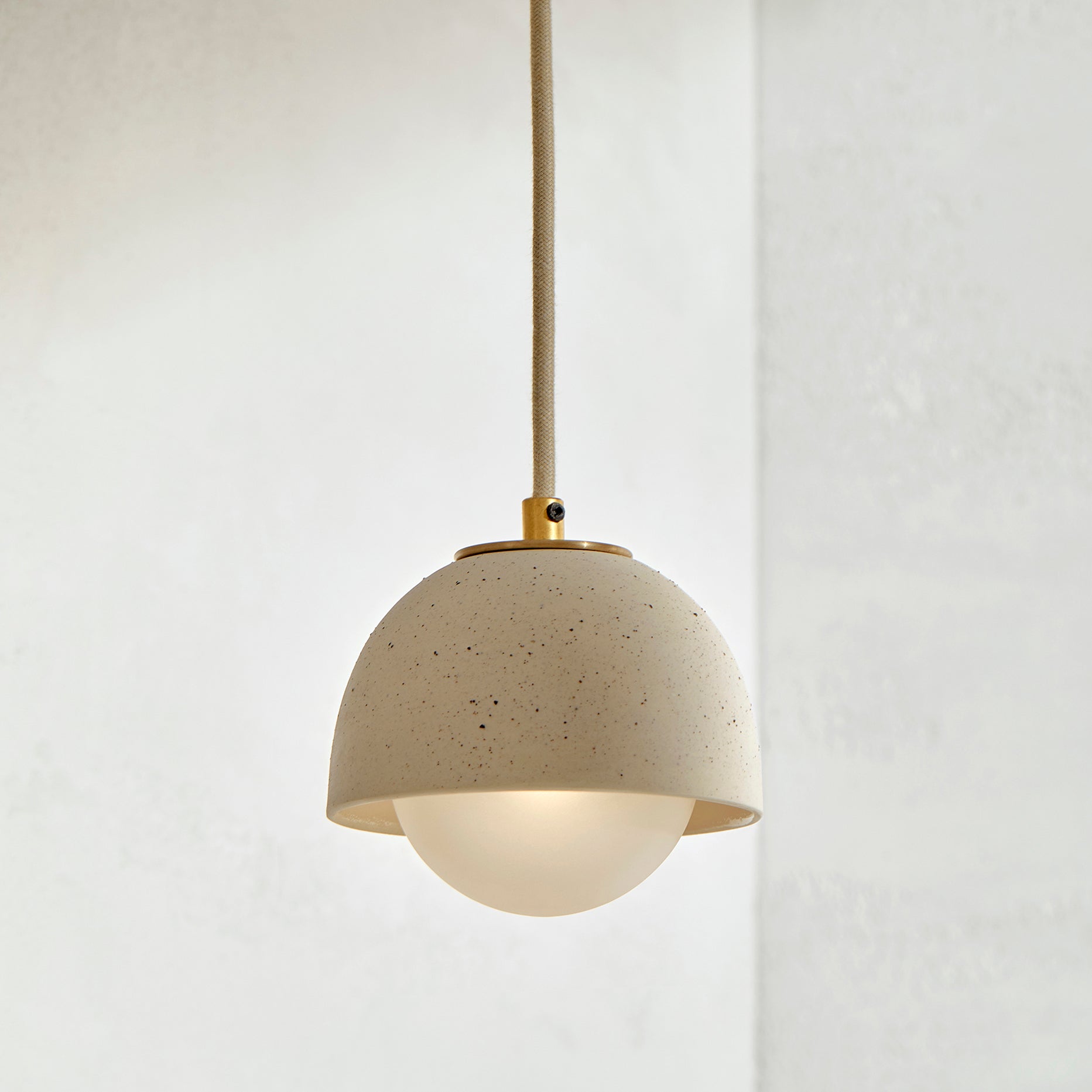 Marz Designs Terra 0 Pendant Light, Fabric Flex in Vanilla Bean & Brass