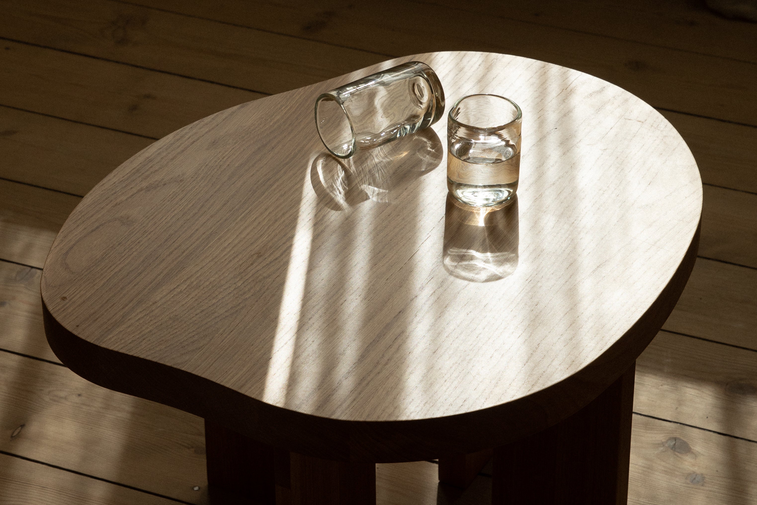 Farmhouse Side Table detail. Image provided by FRAMA.