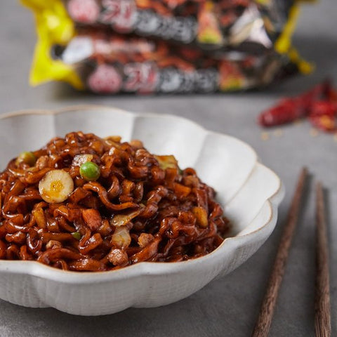 Mì Jin Mini Jjajang xốt tương đen Ottogi 75g