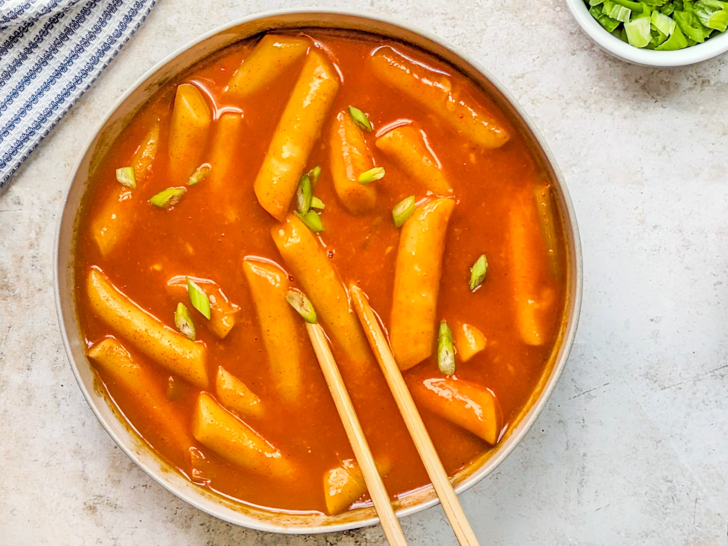 nấu sốt tokbokki